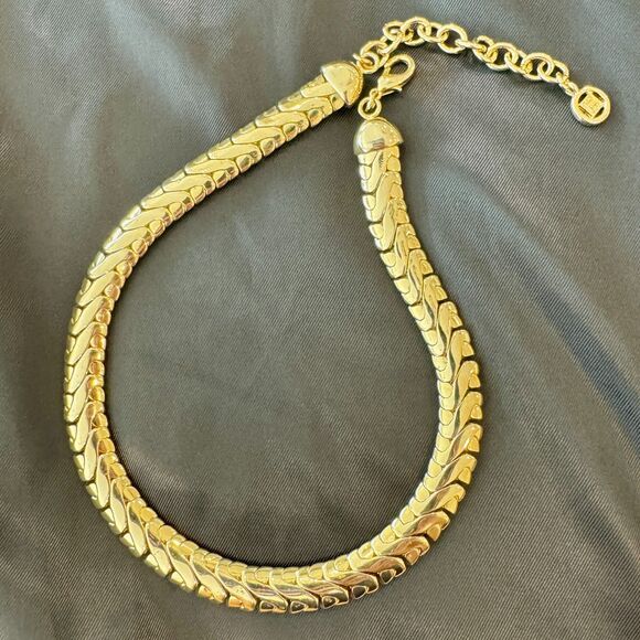 Givenchy Gold Tone Iconic Runway Flat Link Collar Necklace - Vintage - Picture 3 of 6